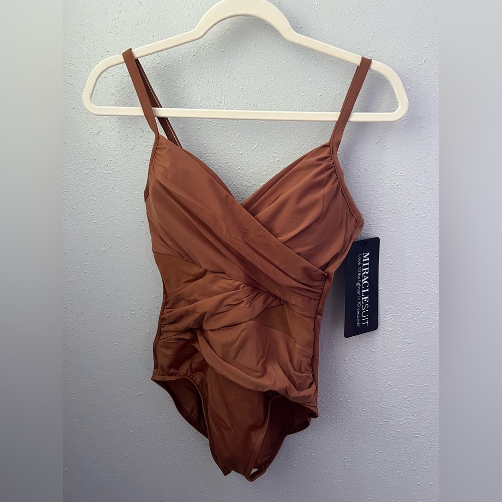 Miraclesuit Mystique One Piece in Scotch Brown Size 8 New - Picture 3 of 9